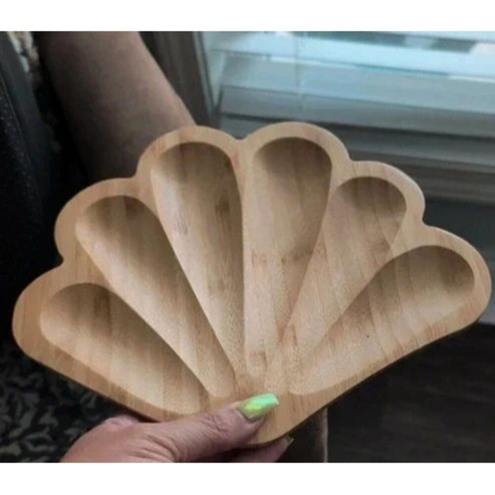 Beachly Bamboo Seashell-Shaped Jewelry/Trinket Dish – New